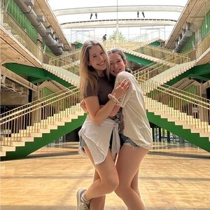 Meet your Posher, Lia